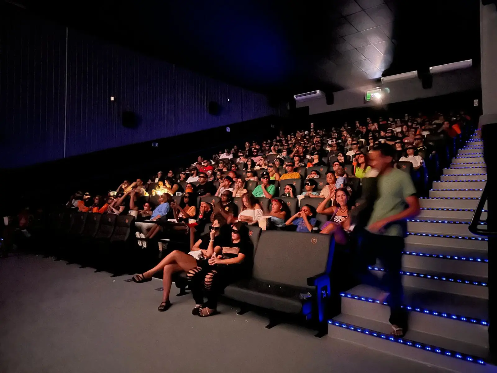 Plateia cheia durante uma sessão